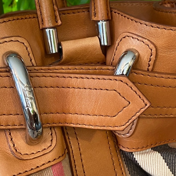 Burberry Nova Check Beaton Tote - Picture 6 of 16